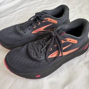 Brooks Cushion Running Shoes Women’s Size 9 Black Coral Sneakers Ghost Max